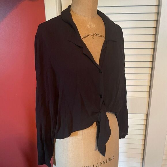 MOD REF | black long sleeve button down tie front  crop top M - Picture 3 of 8